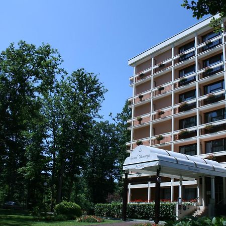 Le Grand Monarque Hotel Melun Exterior photo