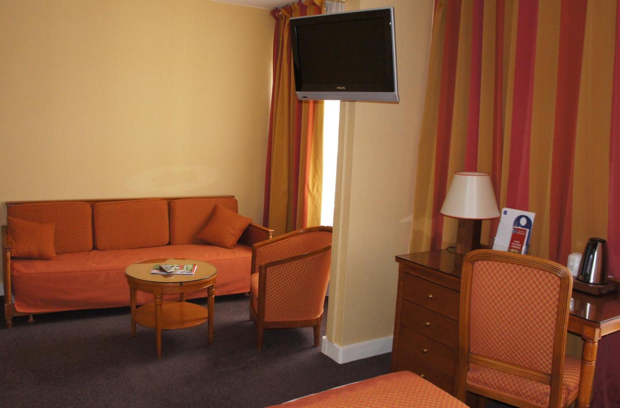 Le Grand Monarque Hotel Melun Exterior photo