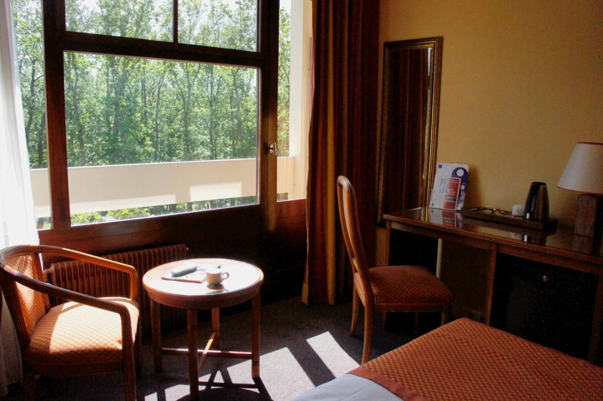 Le Grand Monarque Hotel Melun Exterior photo