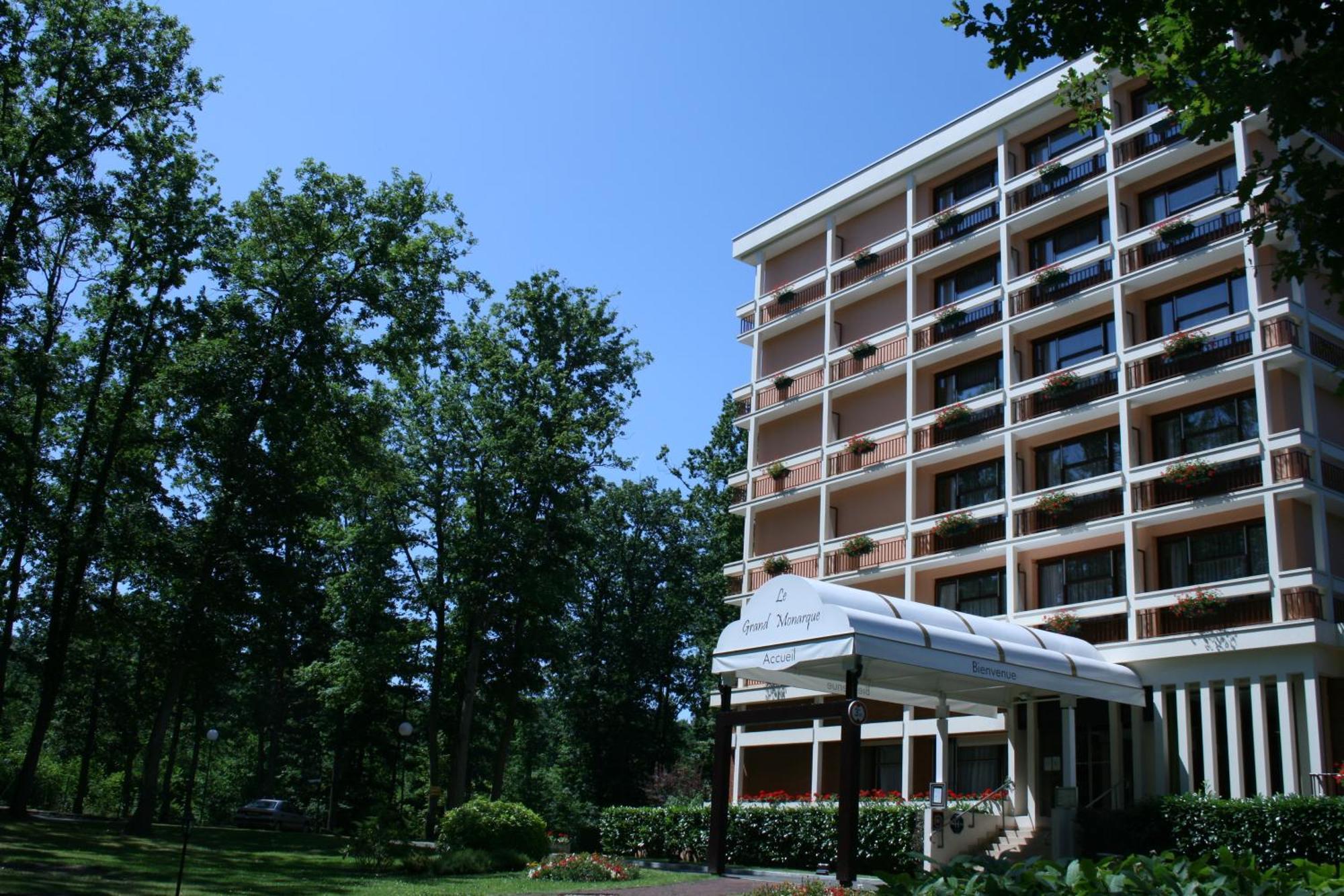 Le Grand Monarque Hotel Melun Exterior photo