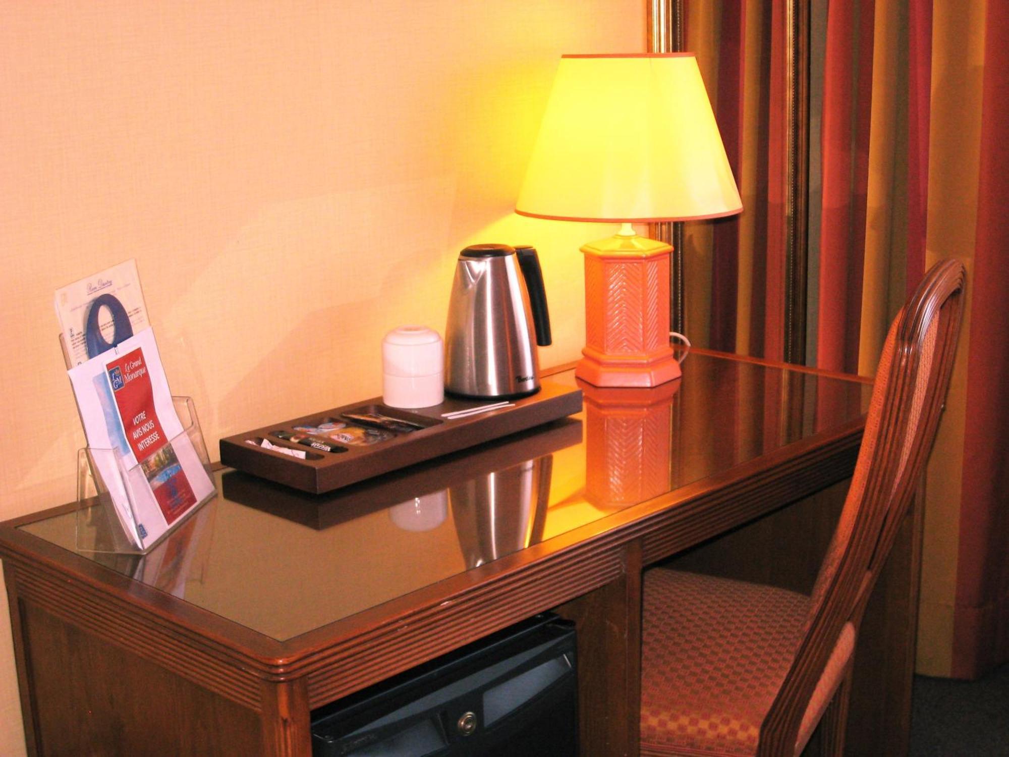 Le Grand Monarque Hotel Melun Exterior photo