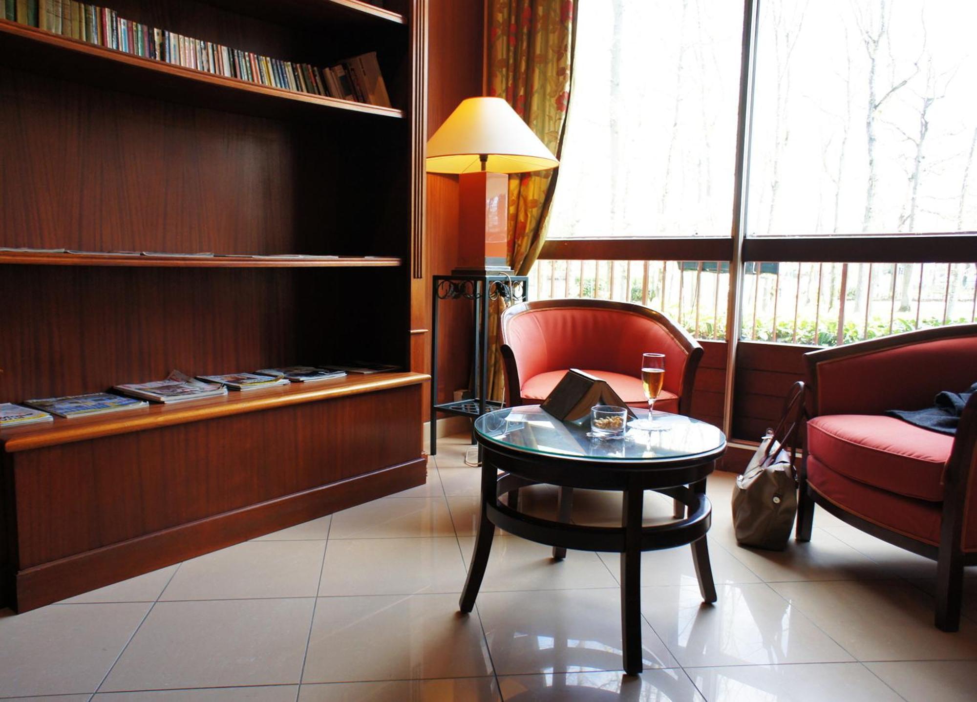 Le Grand Monarque Hotel Melun Exterior photo