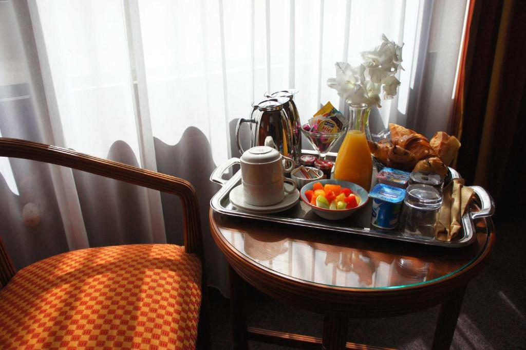 Le Grand Monarque Hotel Melun Room photo