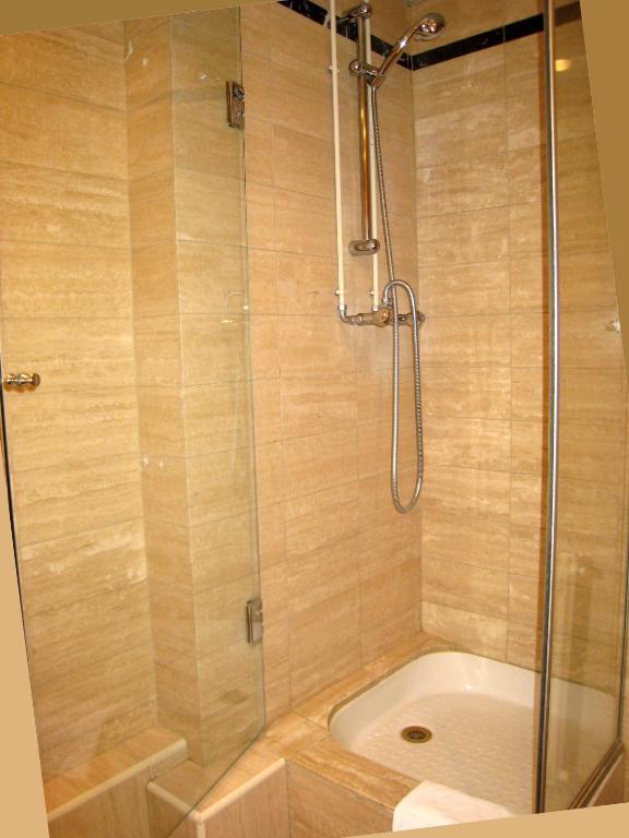 Le Grand Monarque Hotel Melun Room photo