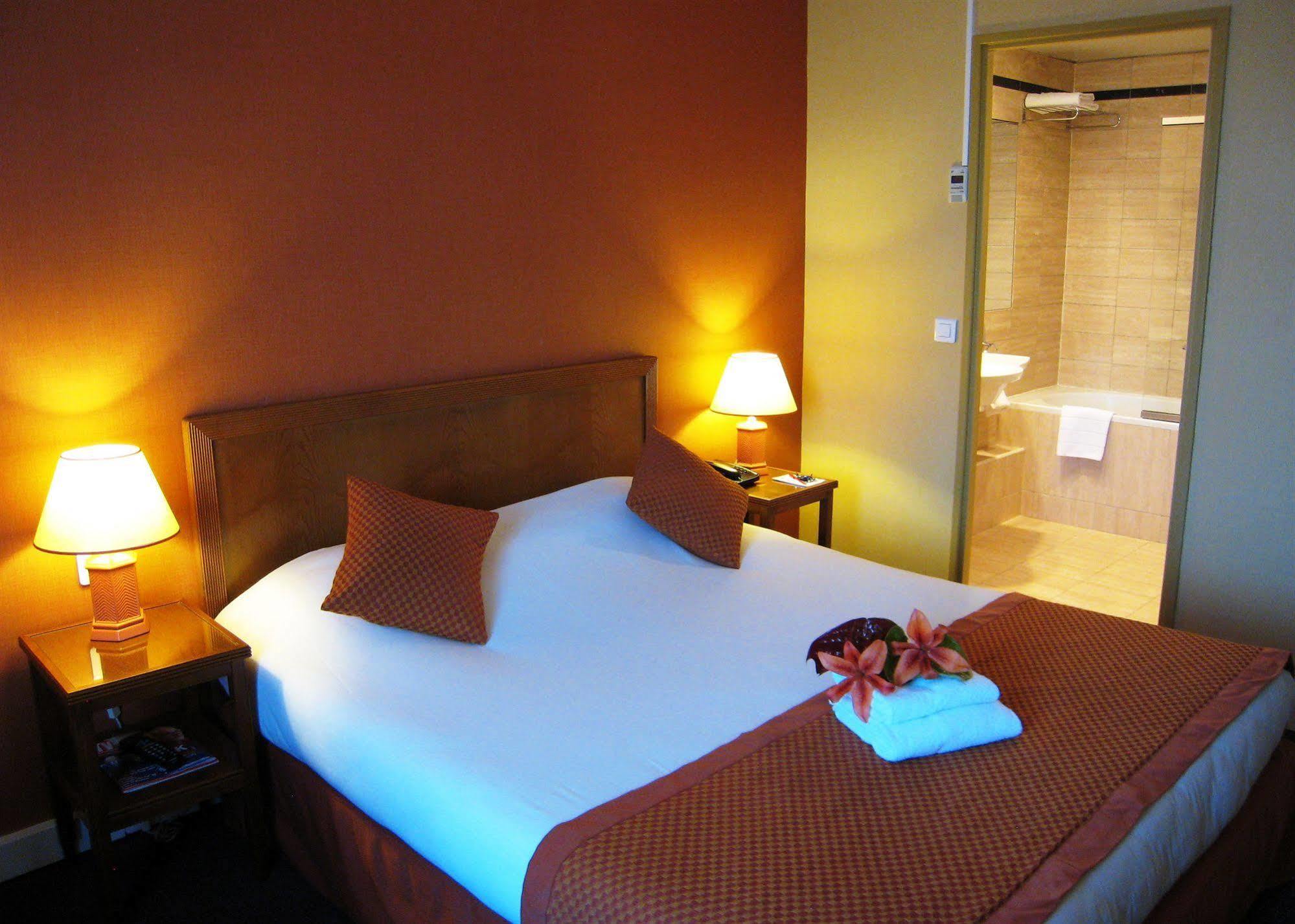 Le Grand Monarque Hotel Melun Exterior photo